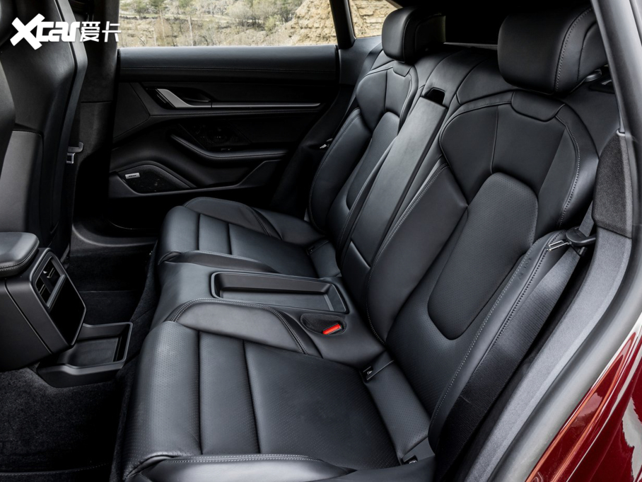 2022Taycan 4 Cross Turismo