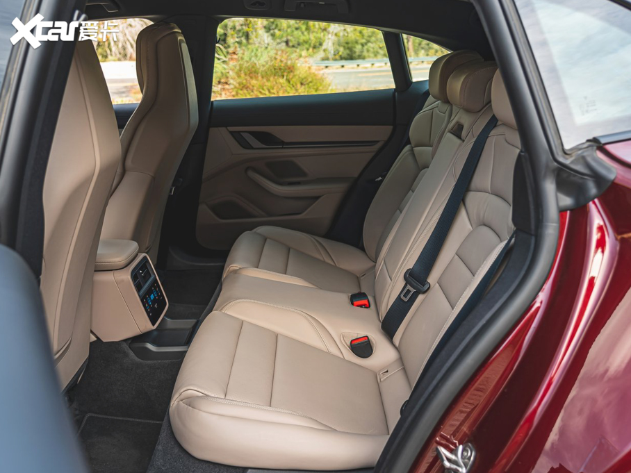 2022Taycan 4 Cross Turismo