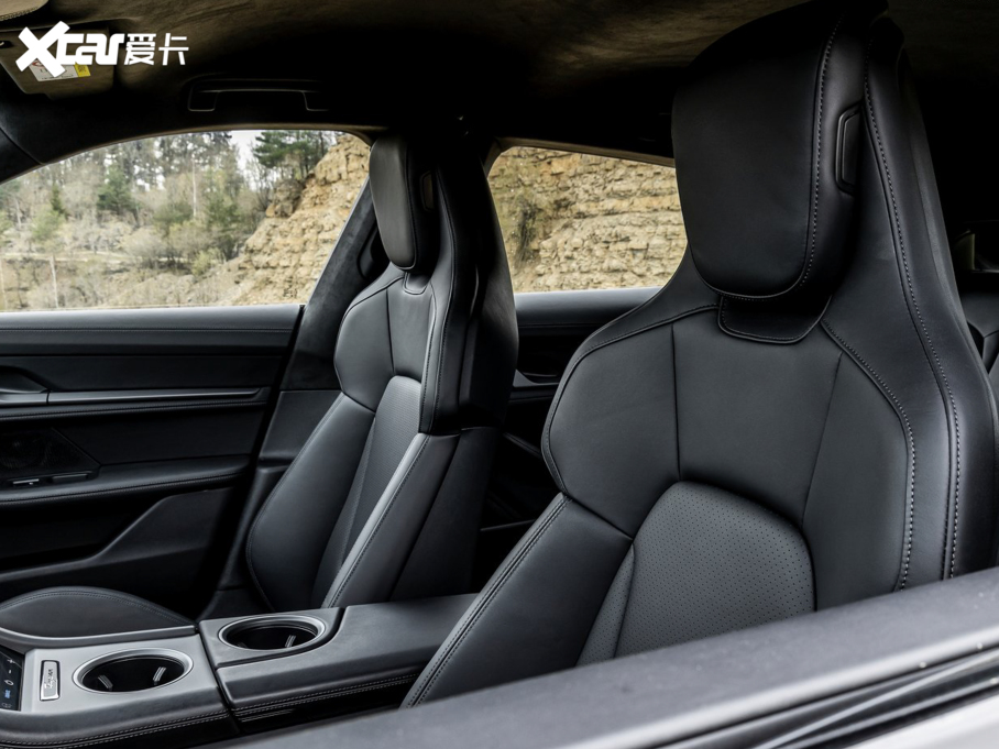 2022Taycan 4 Cross Turismo