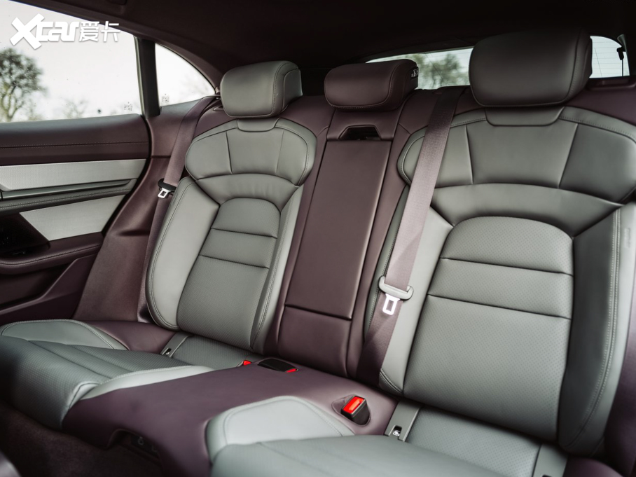 2022Taycan 4 Cross Turismo