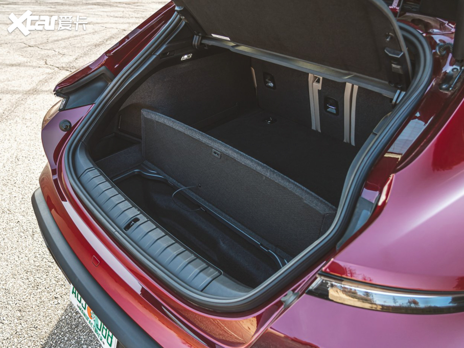 2022Taycan 4 Cross Turismo