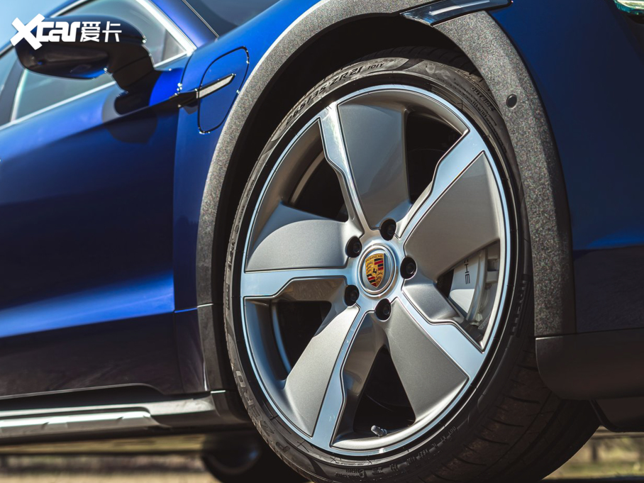 2022Taycan Turbo Cross Turismo