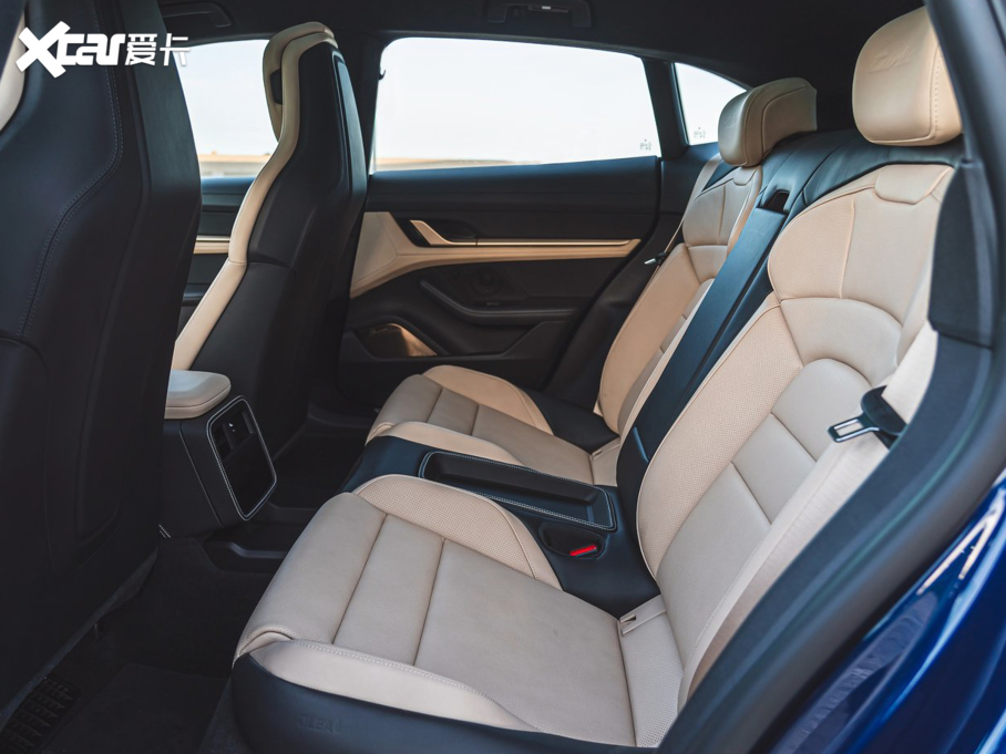 2022Taycan Turbo Cross Turismo