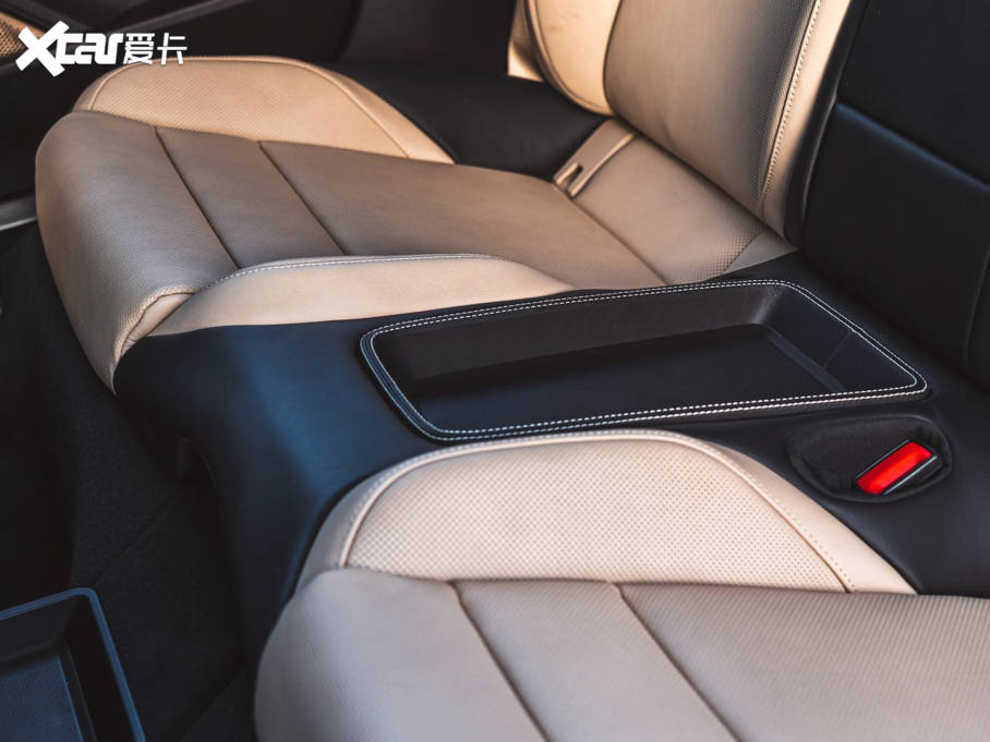 2022Taycan Turbo Cross Turismo