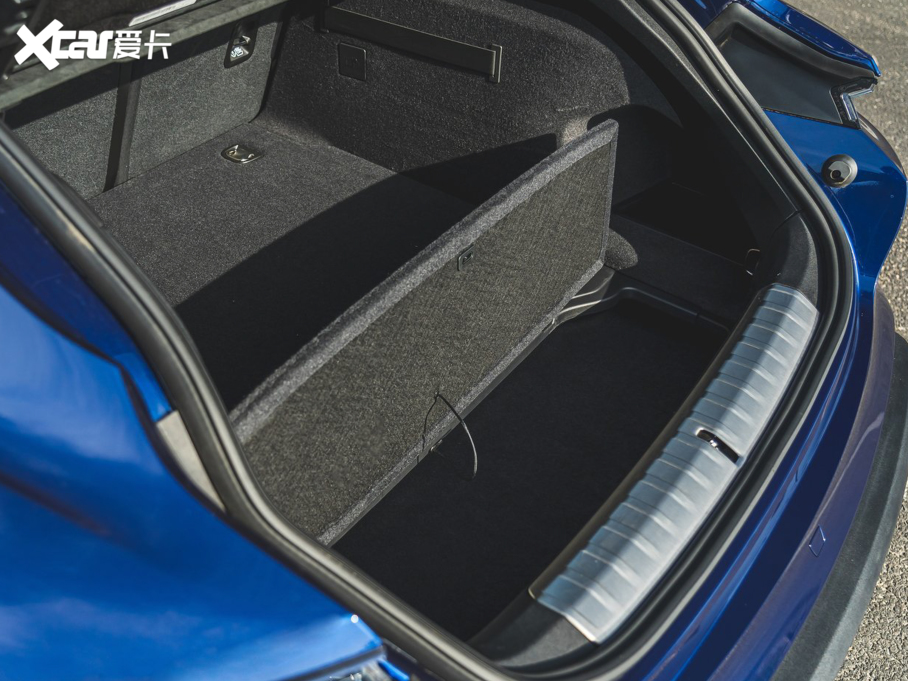 2022Taycan Turbo Cross Turismo