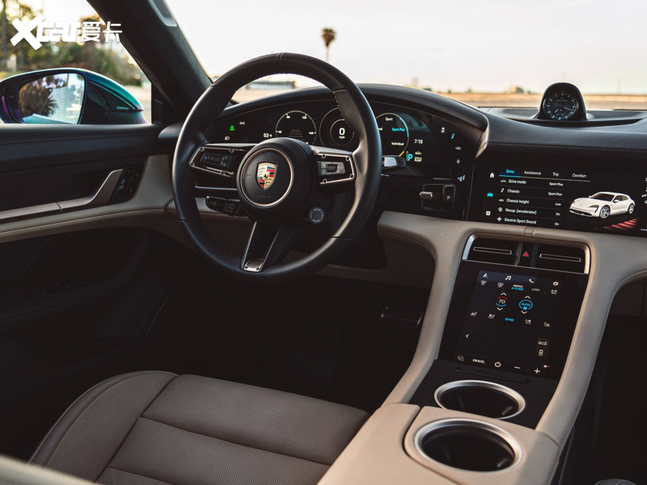 2022Taycan Turbo Cross Turismo