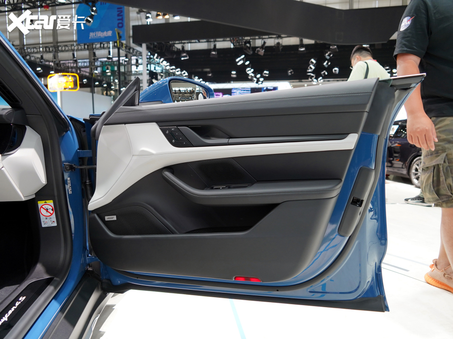 2022Taycan Taycan 4S Cross Turismo