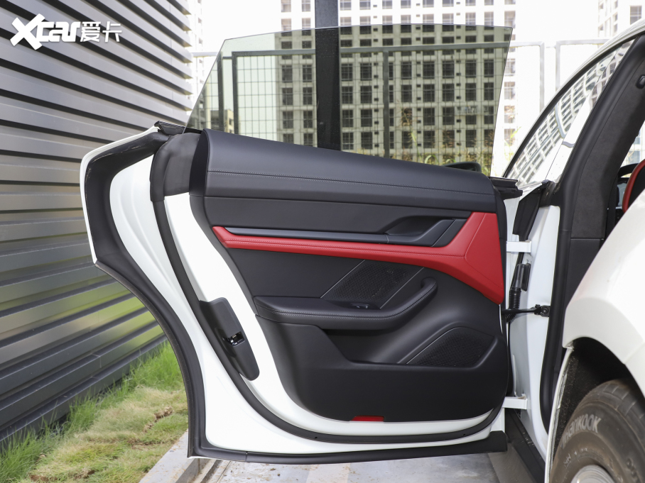 2022Taycan Ŀ Taycan