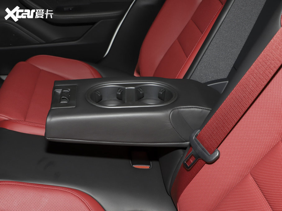 2022Taycan Ŀ Taycan 4S