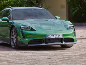 2022Turbo S Cross Turismo w^