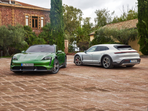 2022Turbo S Cross Turismo w^