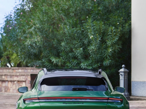 2022Turbo S Cross Turismo w^