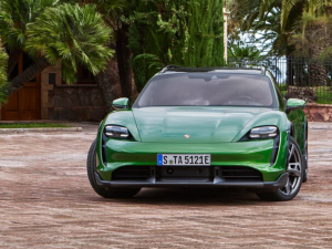 2022Turbo S Cross Turismo w^