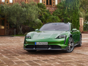 2022Turbo S Cross Turismo w^