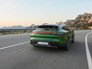 2022Turbo S Cross Turismo w^