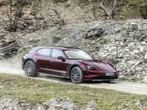 20224 Cross Turismo w^