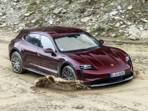 20224 Cross Turismo w^