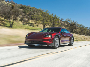 20224 Cross Turismo w^