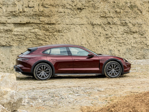 20224 Cross Turismo w^