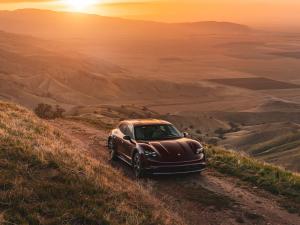 20224 Cross Turismo w^