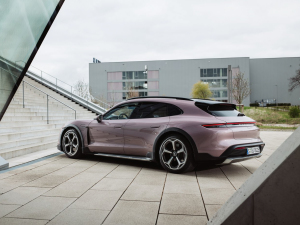 20224 Cross Turismo w^