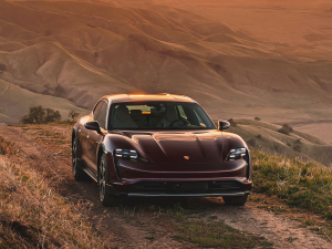 20224 Cross Turismo w^