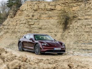 20224 Cross Turismo w^