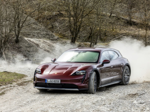 20224 Cross Turismo w^