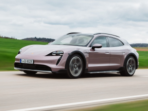 20224 Cross Turismo w^