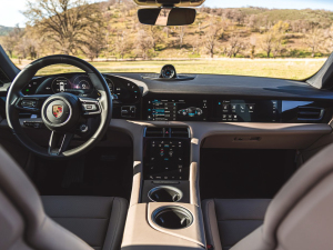 20224 Cross Turismo п؅^