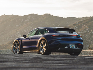 2022Turbo Cross Turismo w^