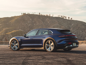 2022Turbo Cross Turismo w^