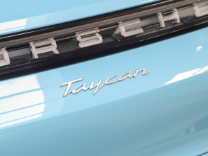 2022Taycan ^