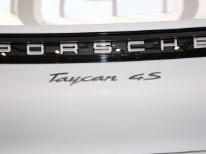 2022Taycan 4S ^