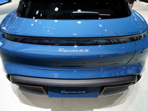 2022Taycan 4S Cross Turismo ^