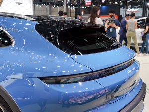 2022Taycan 4S Cross Turismo ^