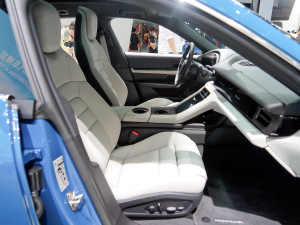 2022Taycan 4S Cross Turismo g