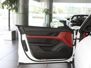 2022Ŀ Taycan 4S {λ܇T