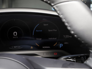 2022Ŀ Taycan 4S п؅^