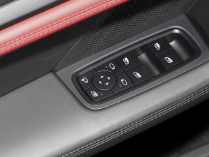 2022Ŀ Taycan 4S п؅^