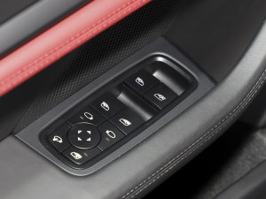 2022Ŀ Taycan 4S п؅^