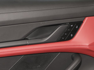 2022Ŀ Taycan 4S п؅^