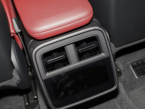 2022Ŀ Taycan 4S п؅^