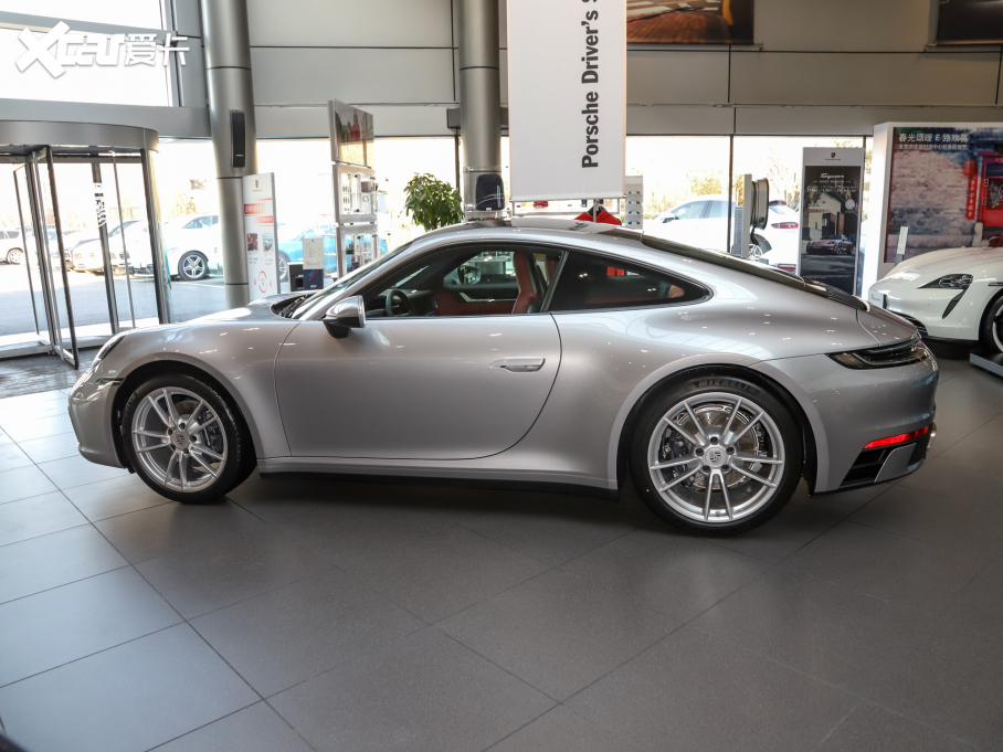 2022r911 Carrera 4