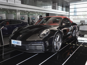 2022Carrera Cabriolet ǰ45