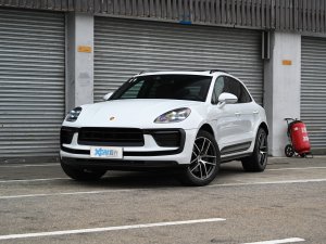 2022款Macan 2.0T 左前45度