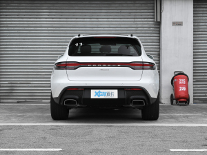 2022款Macan 2.0T 正后	
