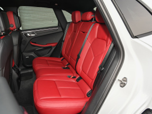 2022款Macan 2.0T 后排座椅