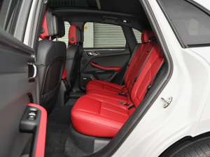 2022款Macan 2.0T 后排空间