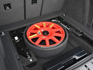 2022款Macan 2.0T 备胎